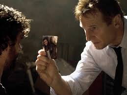 Liam Neeson, a Taken első részében (Elrabolva) Egy aggódó apa, aki elrabolt gyermekéért mindent meg akar tenni.